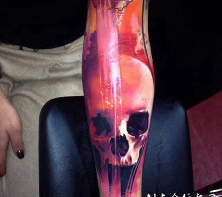 鲜血的颜色，手臂红骷髅彩绘纹身