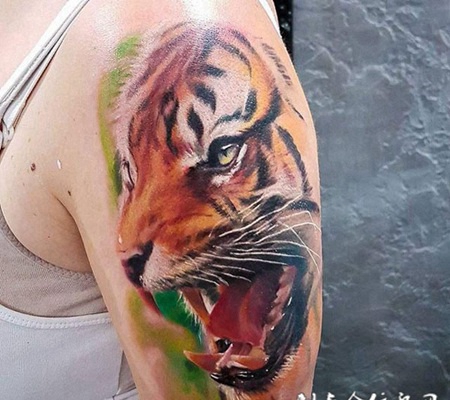 咆哮之虎，手臂写实风虎头彩绘纹身