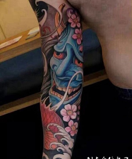 诡异的笑容，好看的般若花臂纹身