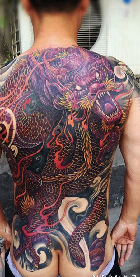 龙啸九天，满背霸气红龙纹身图案