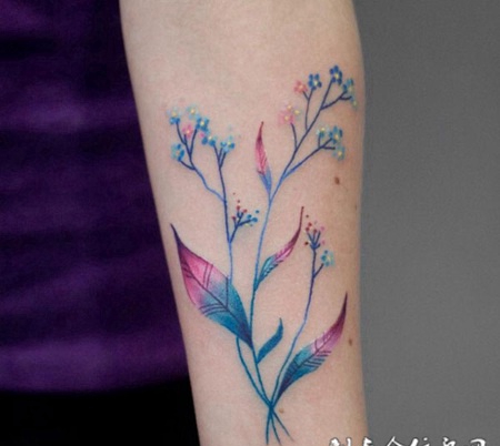 彩色春韵，手臂七彩鲜花纹身图案