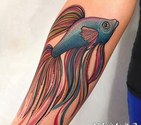 水之精灵，手臂斗鱼个性彩绘纹身