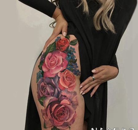 百花齐放，大腿好看的玫瑰彩绘纹身