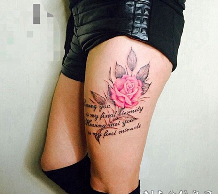 秘密花语，大腿玫瑰花与英文纹身