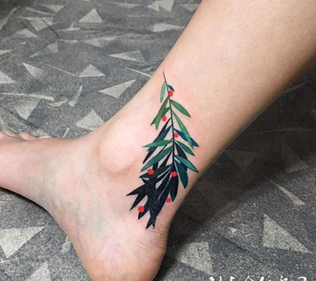 清新绿之韵，脚踝处树叶个性纹身
