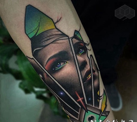 破碎的容颜，手臂newschool风美女肖像纹身