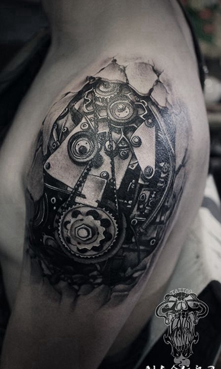 机动的躯体，大臂d机械纹身