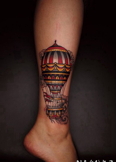 飞向心中之梦，小腿热气球彩绘纹身