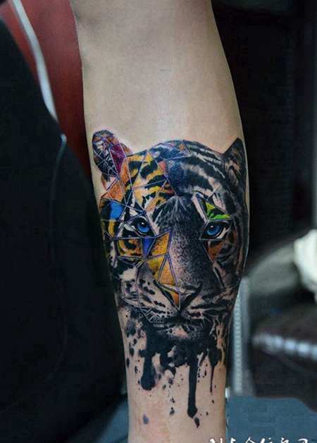天生的猎手，手臂个性老虎彩绘纹身