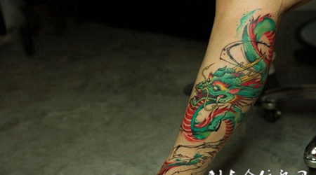 龙腾耀世，小腿青龙彩绘纹身