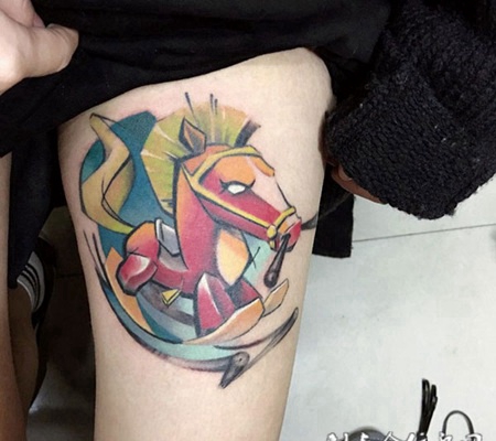 童年的玩伴，大腿可爱卡通木马彩绘纹身