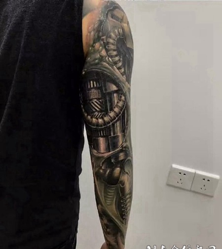 钢铁之躯，霸气生化机甲花臂纹身