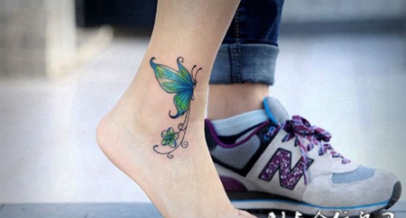 彩蝶之舞,脚踝处彩色蝴蝶纹身