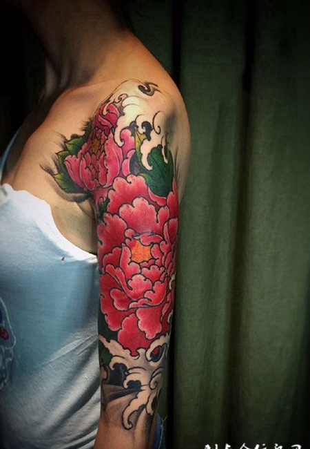 传统彩绘手臂牡丹纹身图案