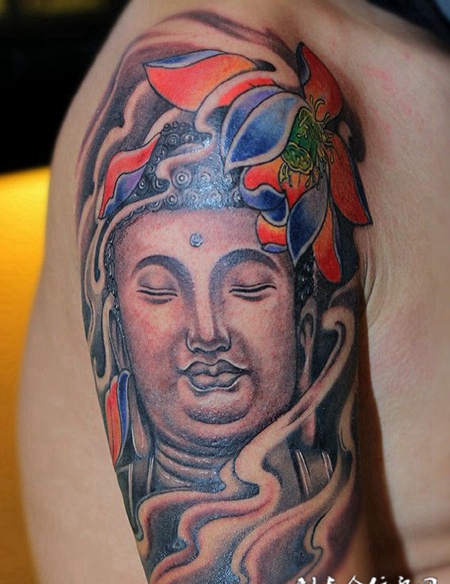 莲台独坐，大臂佛像与莲花彩绘纹身