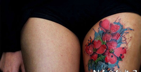 万紫千红，大腿颜色艳丽的鲜花纹身