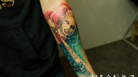 暴走女神，手臂小丑女彩绘纹身