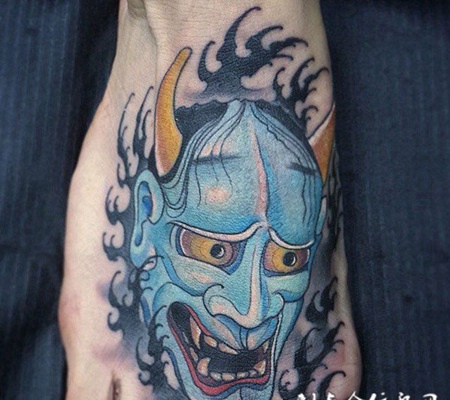 脚背上的蓝魇般若彩绘纹身图案