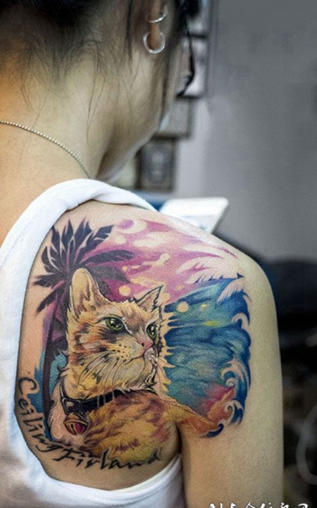 后背彩绘一只向往海边的猫