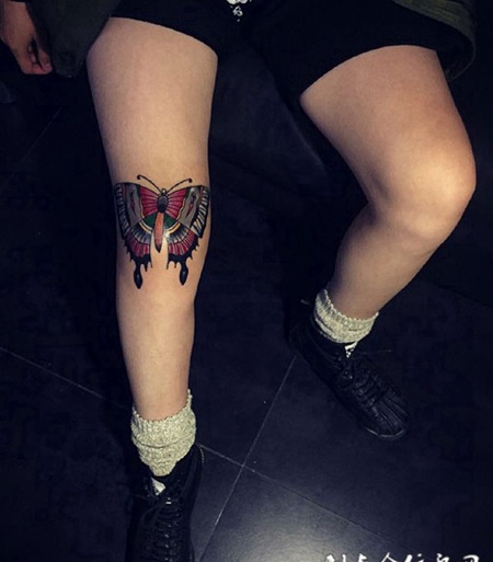 蝶舞翩翩，个性爆膝蝴蝶彩绘纹身