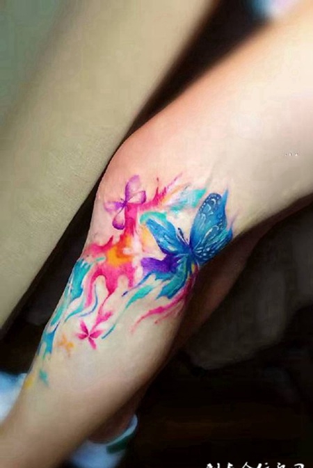 飞舞的彩蝶，腿部好看的水彩蝴蝶纹身