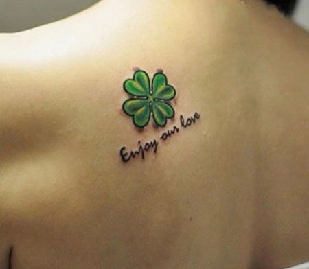背部绿色四叶草纹身图案
