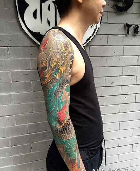 蛟龙破浪，霸气神龙花臂纹身