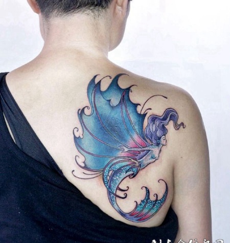人鱼神话，后背美人鱼彩绘纹身