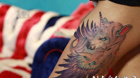 天马行空，大腿独角天马彩绘纹身