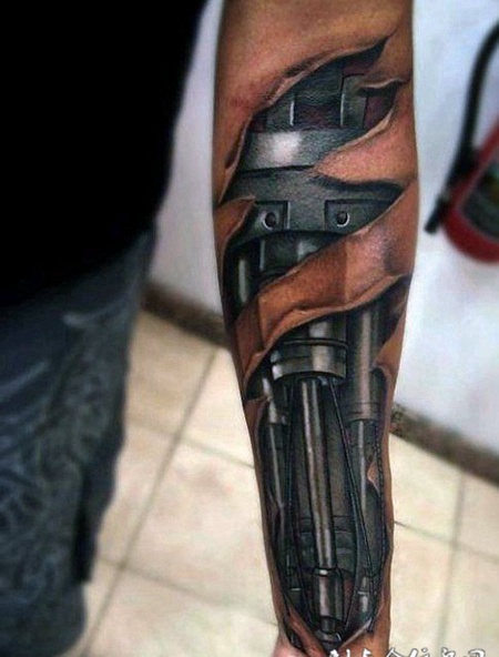 男性手臂彩绘机械齿轮纹身图案