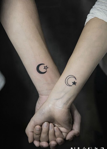 月亮星辰见证，手臂月亮星星情侣图腾纹身