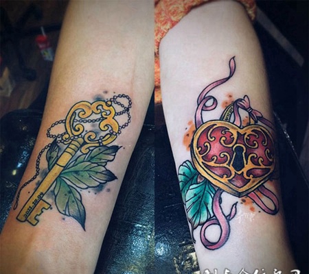 锁定一生，手臂好看的情侣彩绘纹身