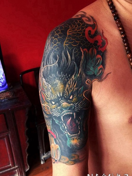 兽神的愤怒，大臂霸气麒麟彩绘纹身