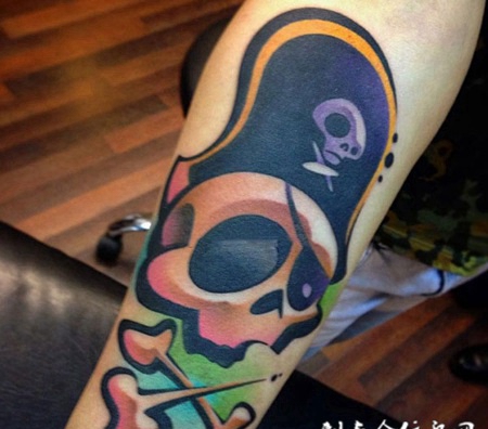 海盗船长，手臂newschool风格卡通骷髅纹身