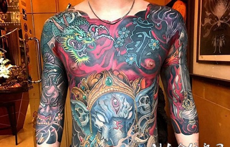 凶神恶煞，腹部霸气象神彩绘纹身