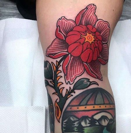 腿部外侧彩色花朵