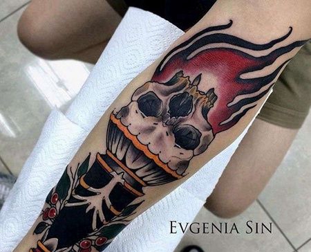 手臂外侧old school骷髅与火炬