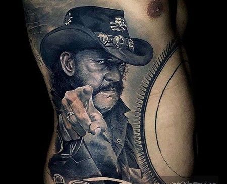 上半身侧写实黑灰人像