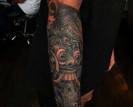 小臂包围黑灰神兽