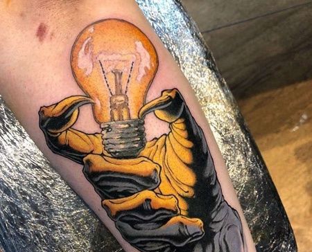 小腿外侧new school手与灯泡