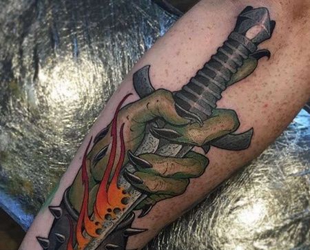 小腿外侧new school手与匕首