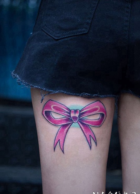 腿部简单好看的蝴蝶结刺青