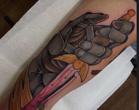 手臂外侧new school手与匕首