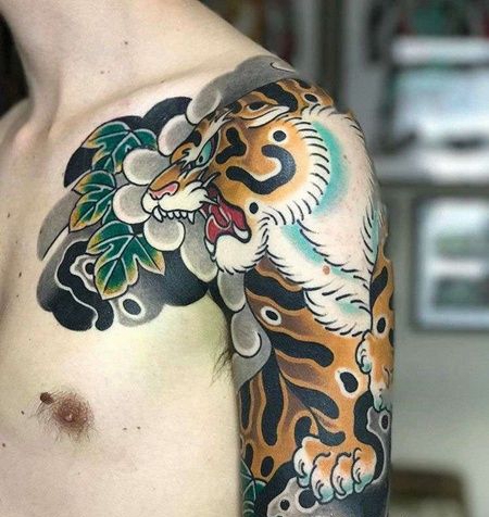 上臂包臂过肩彩色老虎