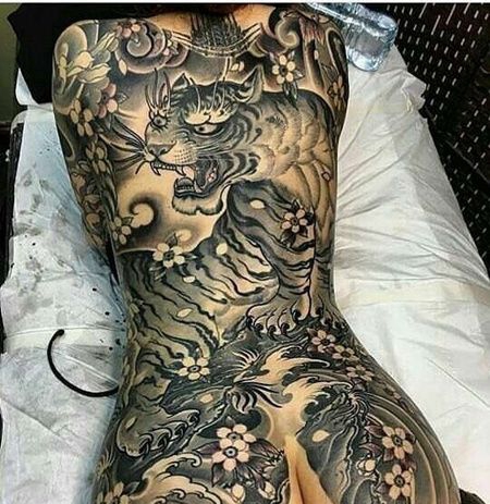 大臂包围满背传统虎