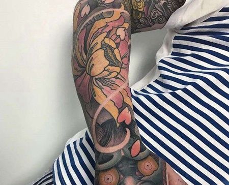 手臂包臂新传统花朵与鬼怪