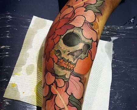 小腿外侧新传统骷髅与花朵