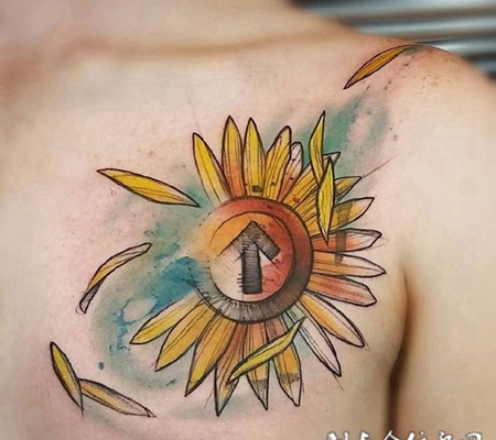 太阳的化身，胸部向日葵刺青