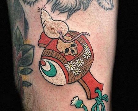 大腿后侧日式传统乐器