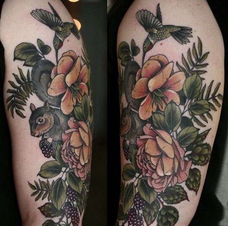 大臂外侧写实鸟与花朵